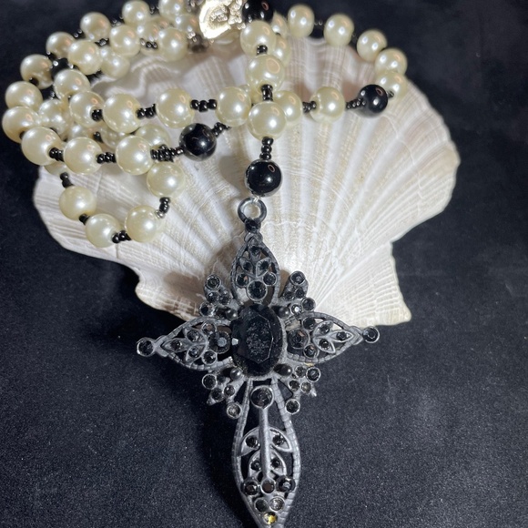 White Pearl With Black Crystal Cross, Five Decade Fashion Rosary Necklace - Picture 4 of 4